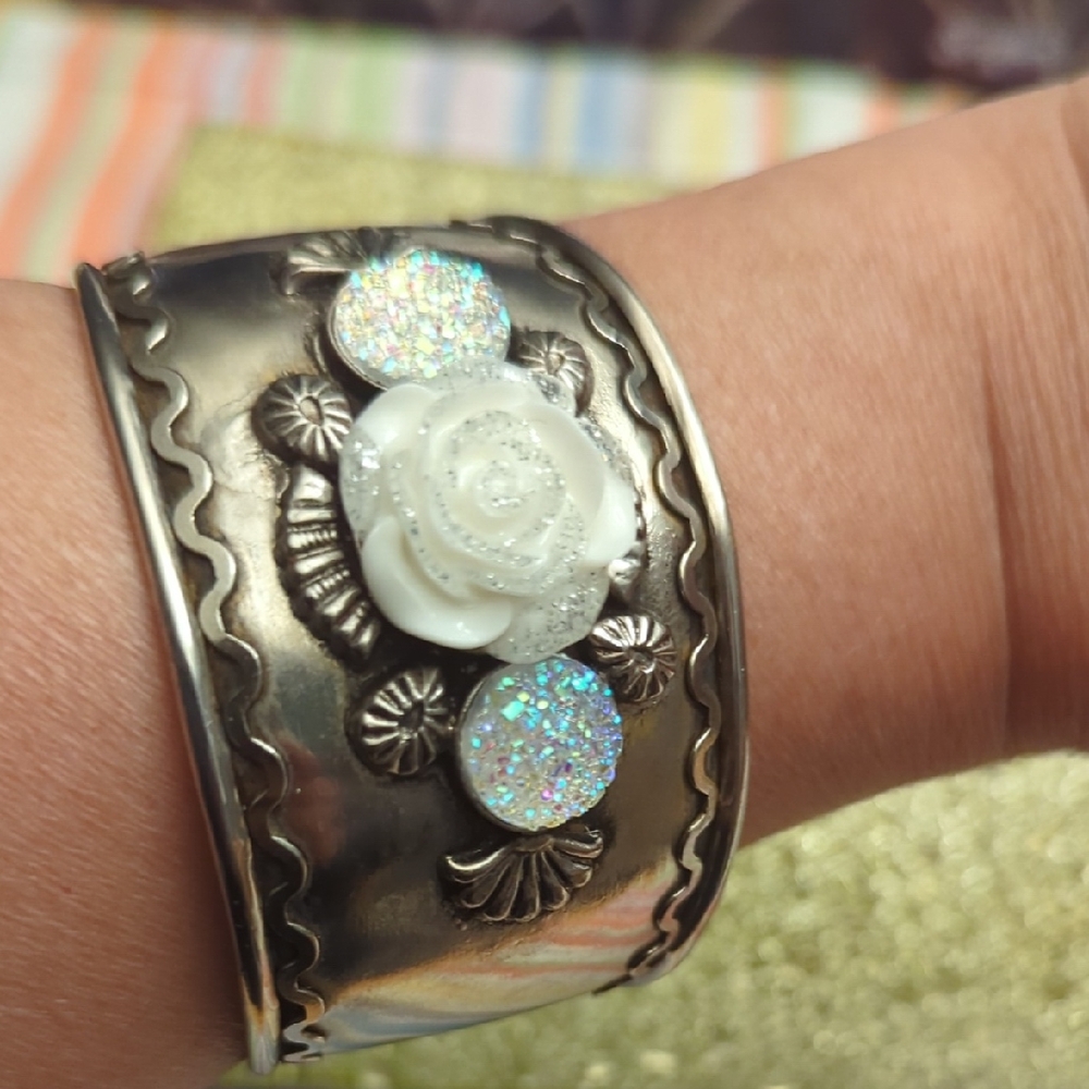 Source Unknown Silver Bracelet with White Floral Accent